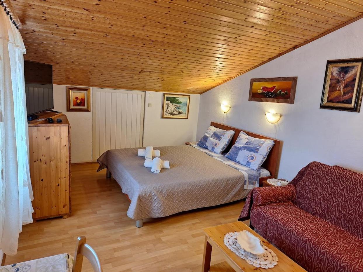 Apartments Alex Ровінь Екстер'єр фото