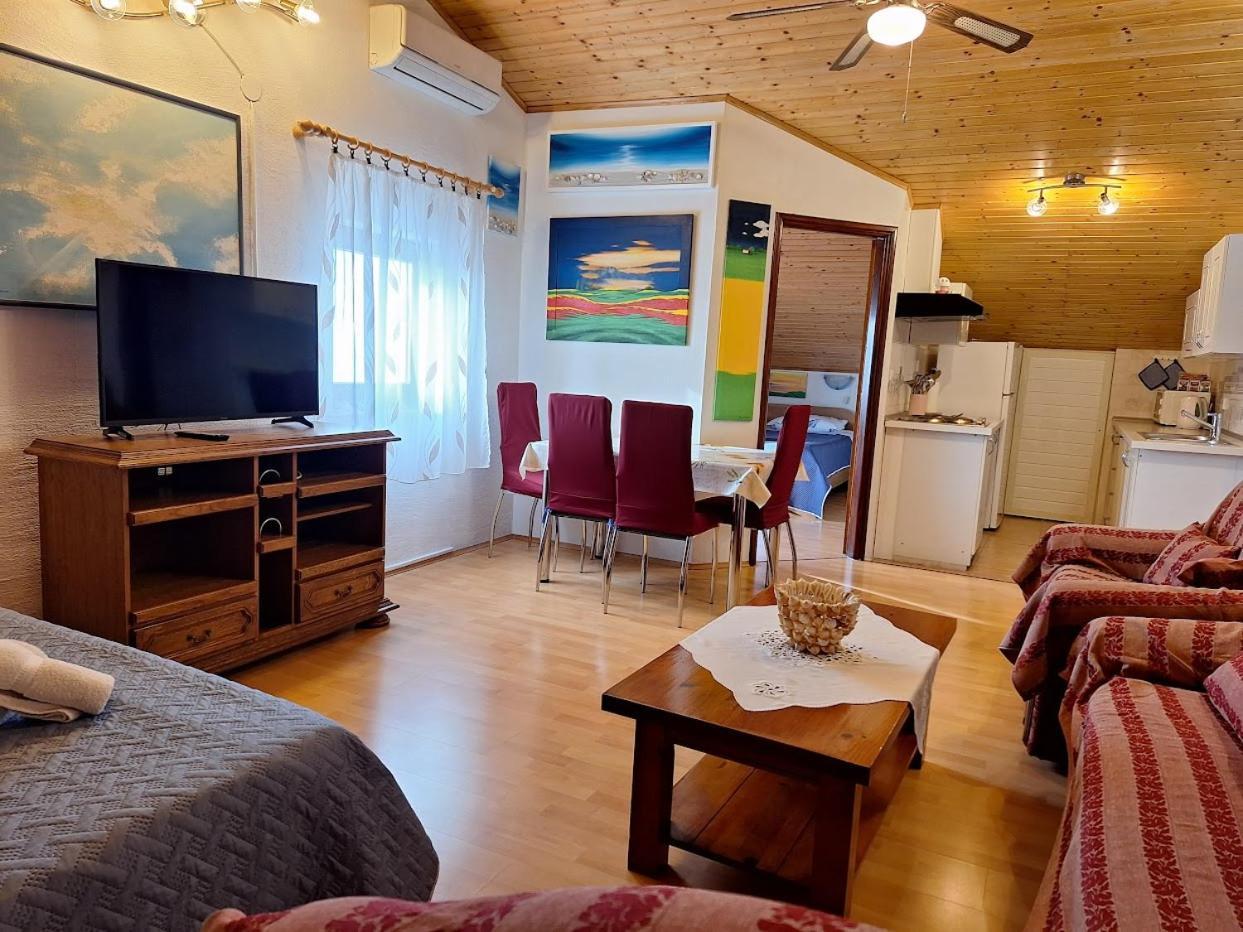 Apartments Alex Ровінь Екстер'єр фото